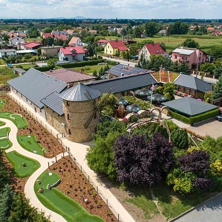 Готель Karczma Michelle Ярковіце Екстер'єр фото